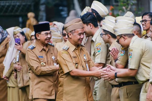Pada Apel ASN, Dokter Aziz dan Kyai Mansyur Pamit..