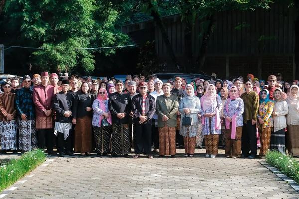 Momentum ASN Kota Magelang Berbusana Adat di Hari Kartini