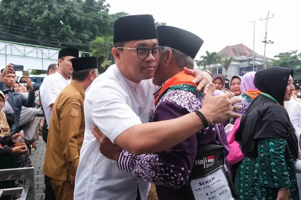 Mas Damar Lepas Jamaah Calon Haji, "Mohon Doakan Kota Magelang di Tanah Suci"