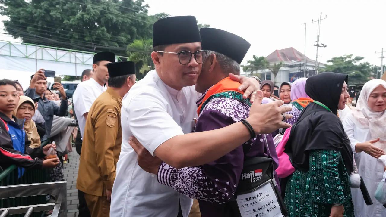 Mas Damar Lepas Jamaah Calon Haji, "Mohon Doakan Kota Magelang di Tanah Suci"