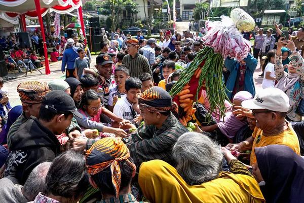 'Nguri-uri' Warisan Budaya, Warga Cacaban Gelar Grebeg Besar 2025