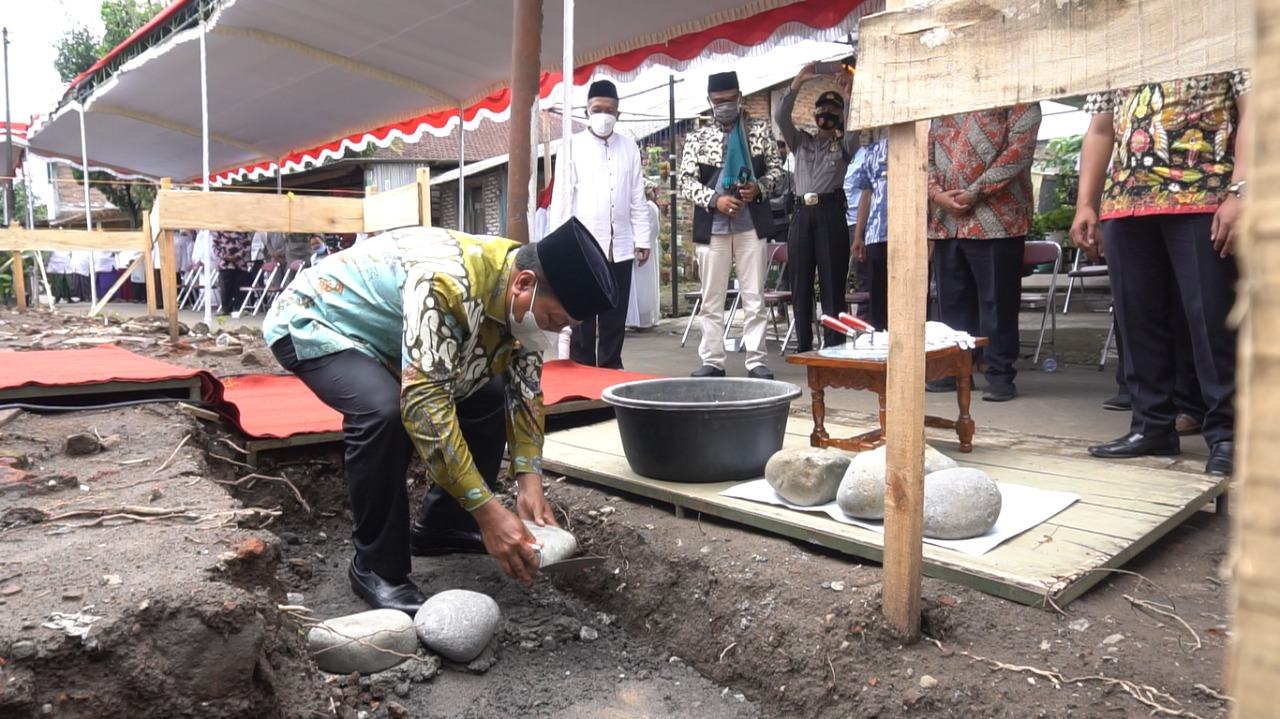 WALI KOTA LAKUKAN PELETAKAN BATU PERTAMA PEMBANGUNAN MASJID BAITUSSALAM MENOWO
