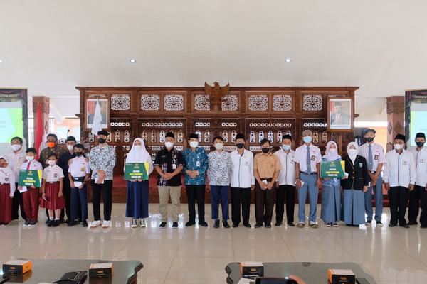 Baznas Kota Magelang Salurkan Beasiswa Senilai Total Rp 33,9 Juta Untuk Siswa Kurang Mampu