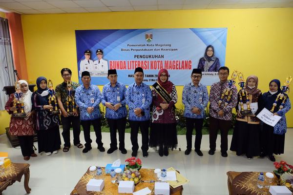 Niken Ichtiaty Dikukuhkan Jadi Bunda Literasi Kota Magelang 2021-2024