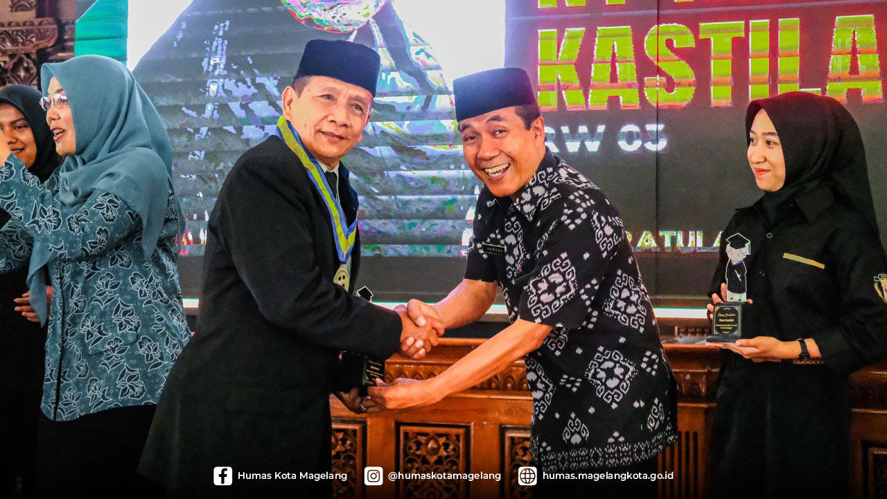 Raut Bahagia Wisuda Sekolah Lansia Hebat Kota Magelang