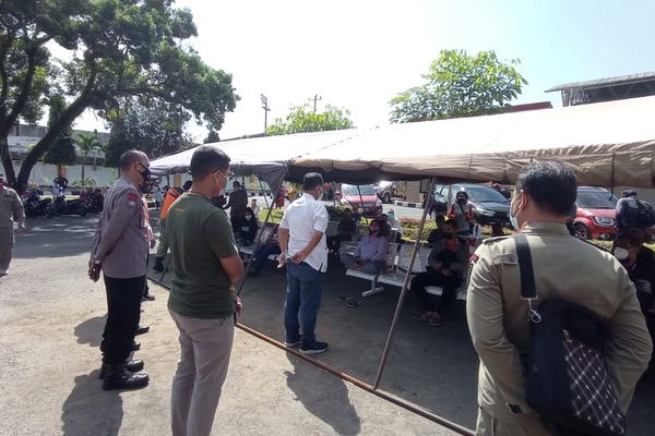 Area Luar Lapangan Tenis "Moncer Serius" Kota Magelang Jadi Tempat Tes Swab Masyarakat