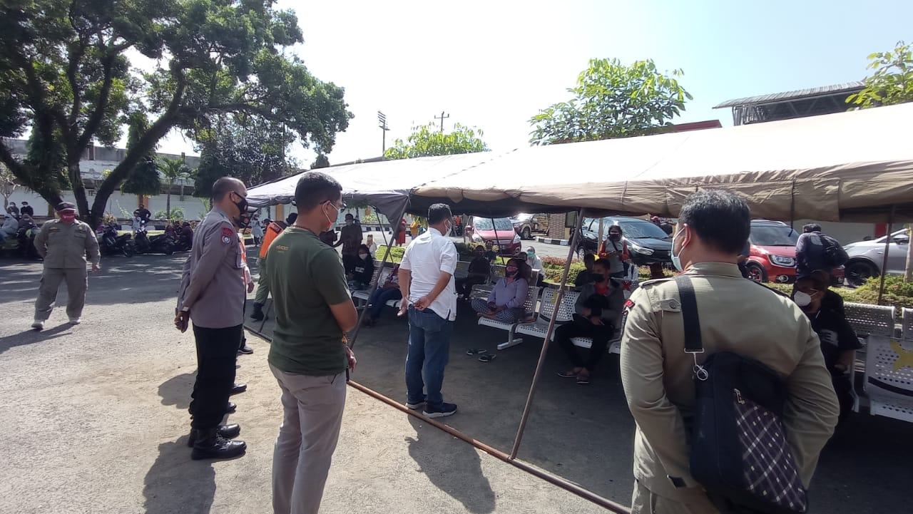 Area Luar Lapangan Tenis "Moncer Serius" Kota Magelang Jadi Tempat Tes Swab Masyarakat