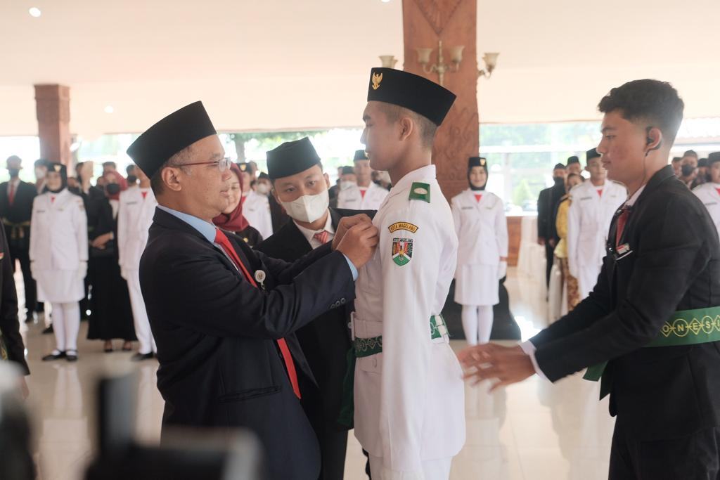 Kukuhkan Paskibraka, Wali Kota Magelang Pesan Paskibra Jadi Teladan