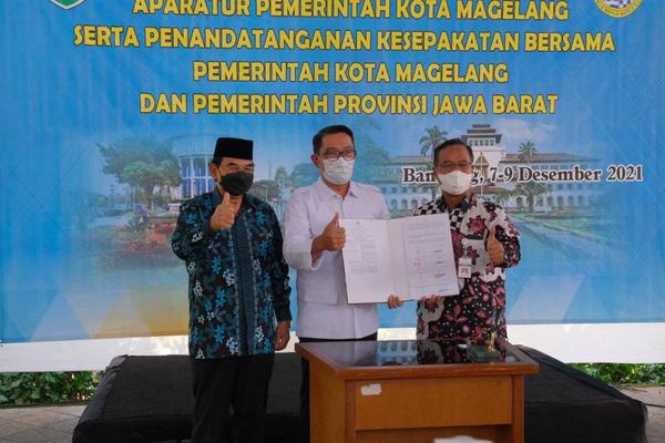 Dokter Aziz dan Ridwan Kamil Teken Kerjasama Sistem Merit ASN