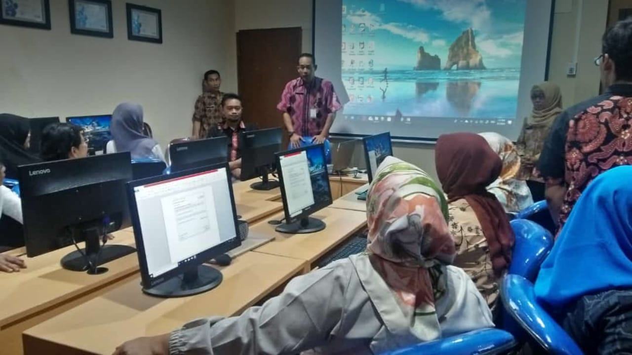 Pelatihan TI Sebagai Sarana Tertib Administrasi PKK
