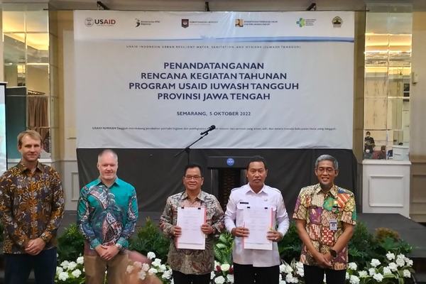 Delapan Kabupaten Kota Di Jawa Tengah Dan Usaid Iuwash Tangguh Melakukan Penandatanganan RKT di Sektor Air Minum Sanitasi Aman Dan Hygiene