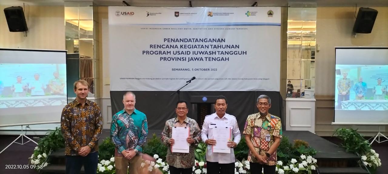 Delapan Kabupaten Kota Di Jawa Tengah Dan Usaid Iuwash Tangguh Melakukan Penandatanganan RKT di Sektor Air Minum Sanitasi Aman Dan Hygiene