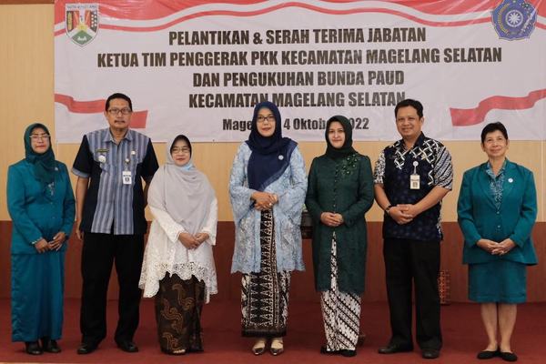 Lantik Ketua TP PKK Kecamatan Magelang Selatan, Niken Nur Aziz Wanti-Wanti Nyawiji Dengan Warga