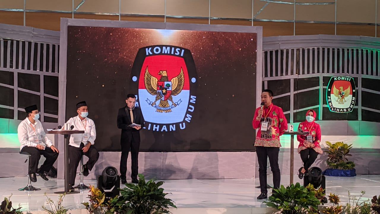 KEDUA PASLON WALI KOTA DAN WAKIL WALIKOTA MAGELANG TAHUN 2020 IKUTI DEBAT PUBLIK DENGAN PROTOKOL KESEHATAN