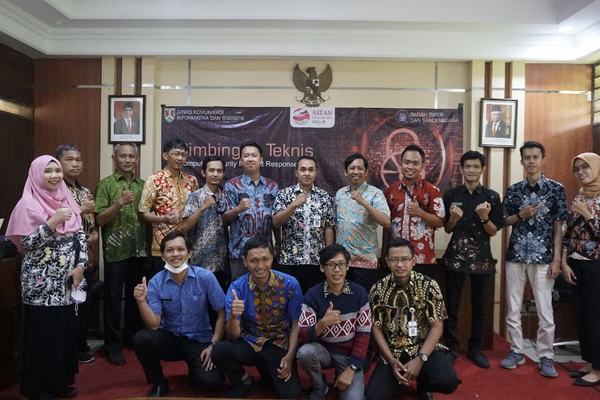 BANGUN KAPASITAS DALAM PENANGANAN INSIDEN SIBER, DISKOMINSTA KOTA MAGELANG SELENGGARAKAN FGD DAN BIMBINGAN TEKNIK PENGELOLAAN INSIDEN SIBER