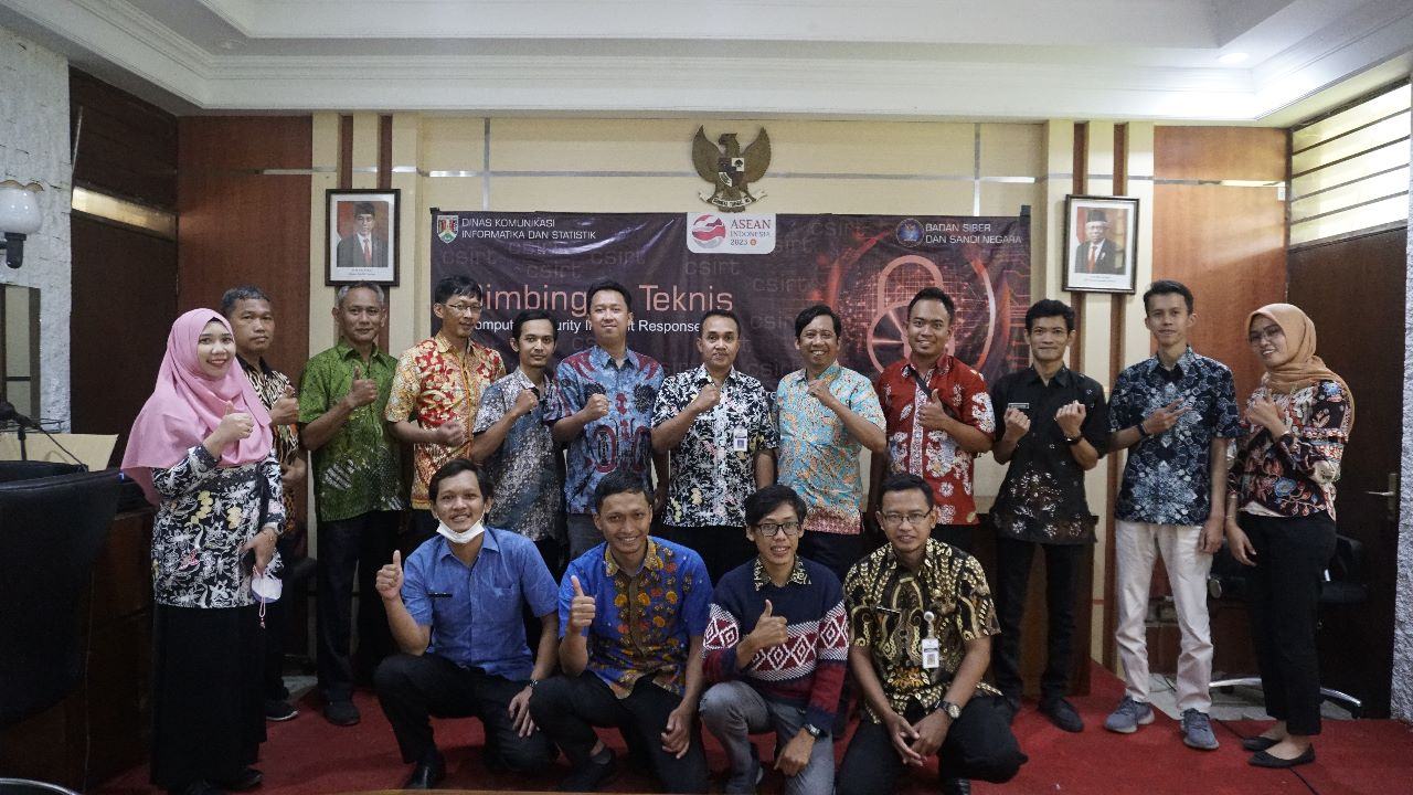BANGUN KAPASITAS DALAM PENANGANAN INSIDEN SIBER, DISKOMINSTA KOTA MAGELANG SELENGGARAKAN FGD DAN BIMBINGAN TEKNIK PENGELOLAAN INSIDEN SIBER