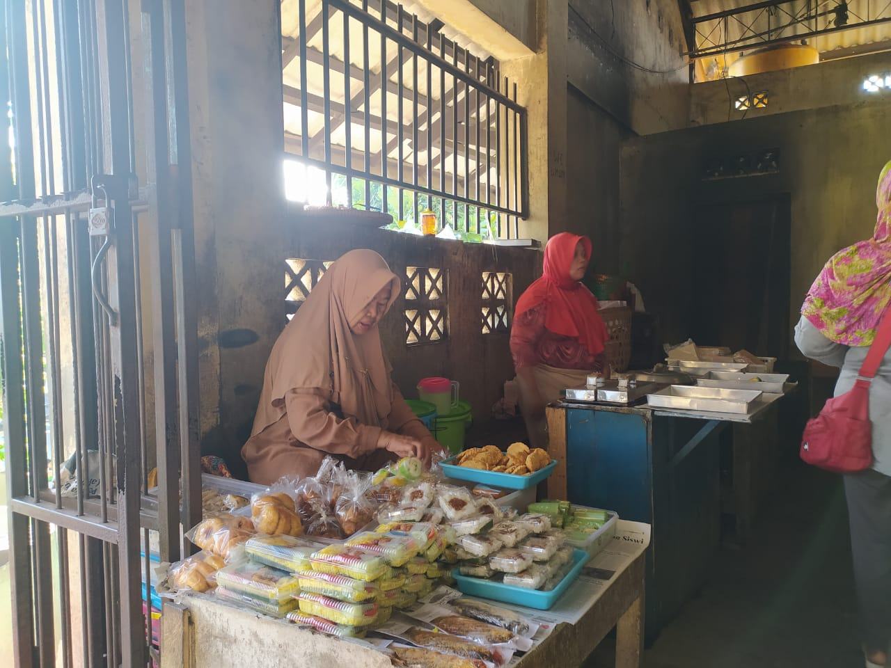 TANGKIS SEBARAN COVID-19, PEMKOT MAGELANG RUTIN EDUKASI DAN PANTAU PEMAKAIAN MASKER PEDAGANG PASAR