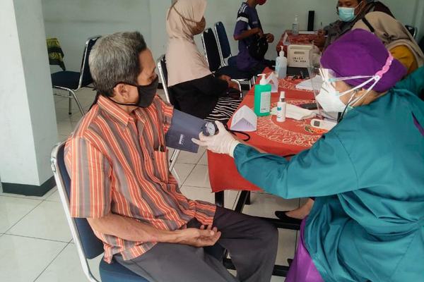 PEDAGANG PASAR KOTA MAGELANG MULAI VAKSIN COVID-19 HARI INI
