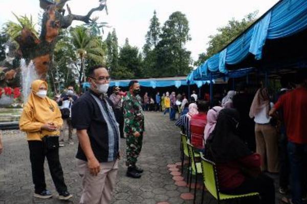 "Wisata Vaksin" di Taman Kyai Langgeng Agar Warga Tertarik Vaksin Covid-19