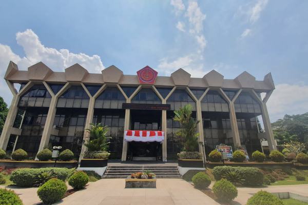 Layanan Kantor Wali Kota Magelang Beroperasi Normal Walaupun Terpasang Logo TNI