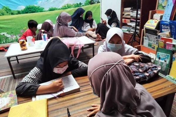 Warga Sambut Baik Program Wifi Gratis Tiap RW di Kota Magelang