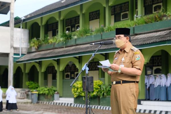 Hari Amal Bhakti ke-76 Kemenag, Sejumlah UMKM Terima Sertifikat Halal