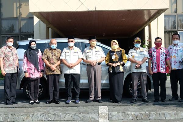 Pemkot Serahkan Bantuan Mobil Operasional Bagi UPPD Kota Magelang