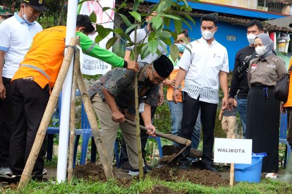Gerakan Sejuta Pohon 2022 di Wates Kota Magelang