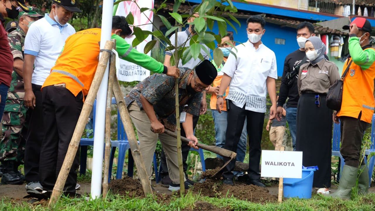 Gerakan Sejuta Pohon 2022 di Wates Kota Magelang