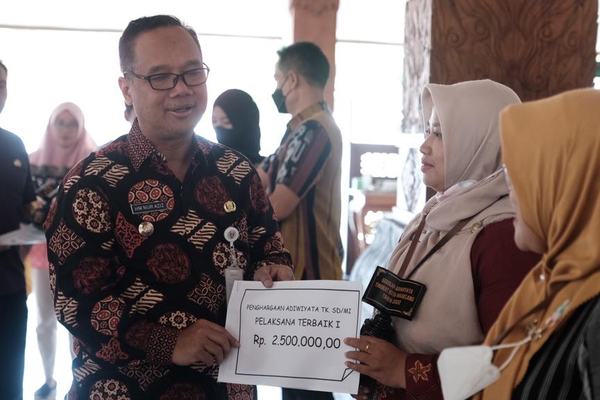 78 Pemenang Lomba Lingkungan Hidup Tingkat Kota Magelang 2022 Dapat Hadiah