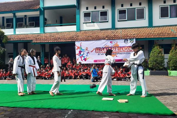 SMPN 7 dan SMPN 3 Sleman Gelar Laga Persahabatan Bidang Olahraga