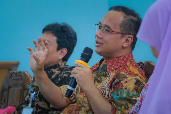 Dokter Aziz Motivasi Civitas Akademika SMPN 2 Kota Magelang