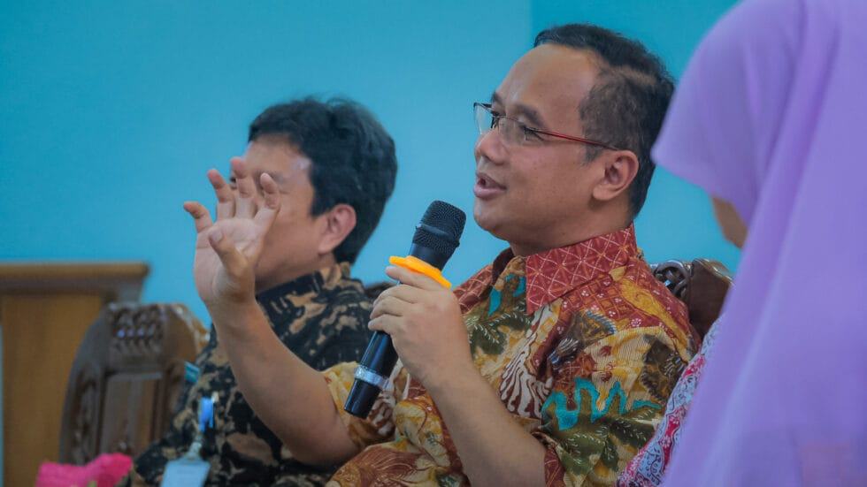 Dokter Aziz Motivasi Civitas Akademika SMPN 2 Kota Magelang