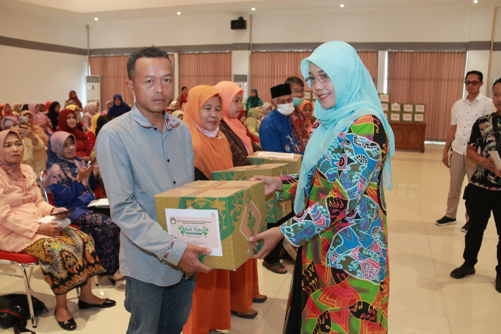 Tingkatkan Kepedulian Terhadap Sesama, DWP Kota Magelang Berikan Tali Asih