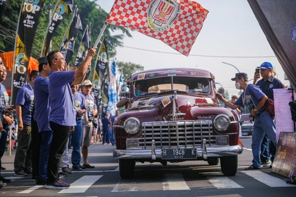Ratusan Mobil Kuno Berbagai Daerah Meriahkan PPMKI Jateng Tour 2023