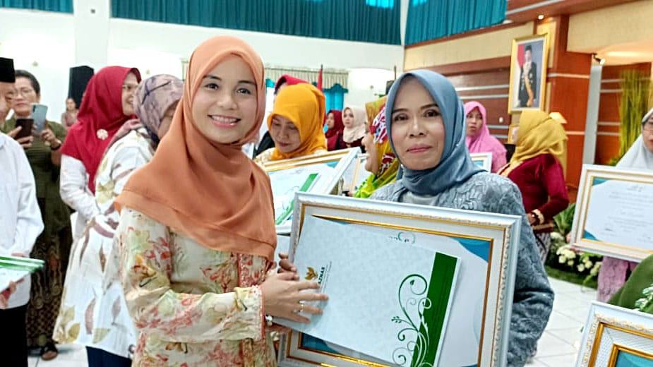 Isminatun, Warga Paten Jurang Raih Penghargaan Perempuan Berjasa dan Berprestasi Tingkat Jateng 2023