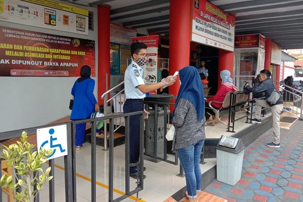 PUTUS RANTAI SEBARAN COVID-19, LAPAS MAGELANG TEGAS TERAPKAN PROTOKOL KESEHATAN DAN SEDIAKAN LAYANAN KUNJUNGAN ONLINE