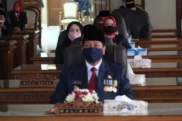 WALI KOTA DAN JAJARAN FORKOMPIMDA KOTA MAGELANG MENDENGARKAN BERSAMA PESAN UNTUK ANAK BANGSA PADA PIDATO PRESIDEN DALAM RANGKA HUT KE-75 RI