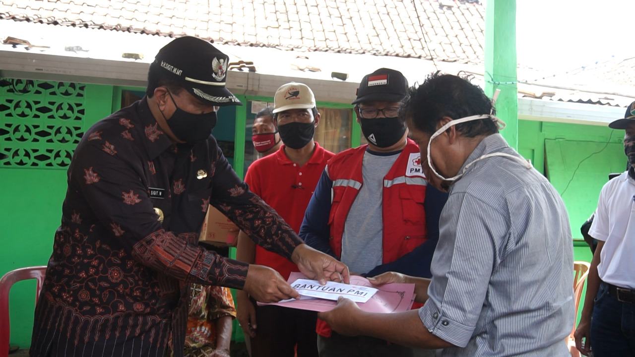 WALI KOTA MAGELANG APRESIASI KESIGAPAN DAN GOTONG-ROYONG WARGA DALAM PENANGANAN LONGSOR DI KELURAHAN WATES
