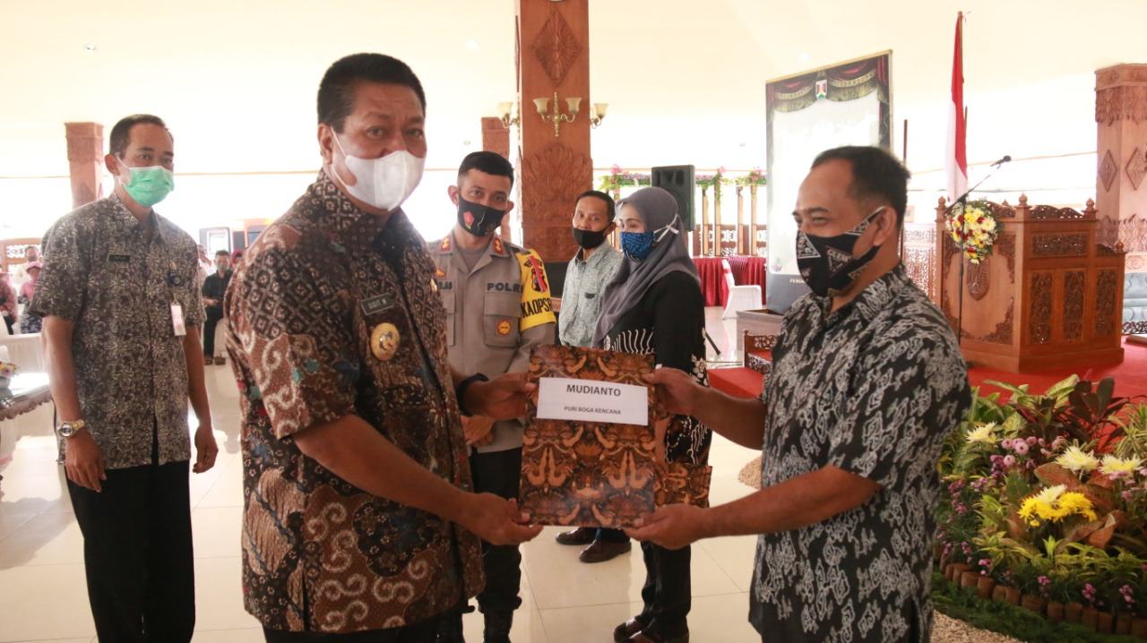 PEMERINTAH KOTA MAGELANG KUCURKAN BANTUAN MODAL BAGI PKL UNTUK PULIHKAN EKONOMI PASCA PANDEMI