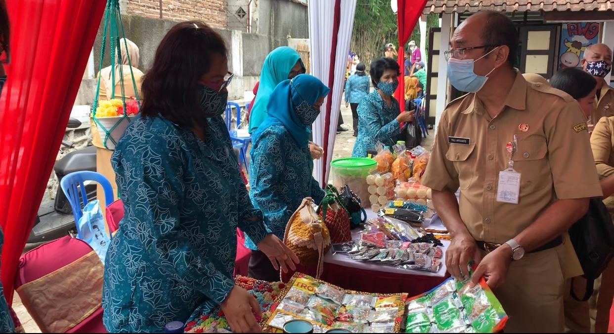 TIM PENILAI VERIFIKASI INOVASI KOTA MAGELANG DALAM LOMBA KESATUAN GERAK PKK BANGGA KENCANA KESEHATAN TINGKAT PROPINSI TAHUN 2020
