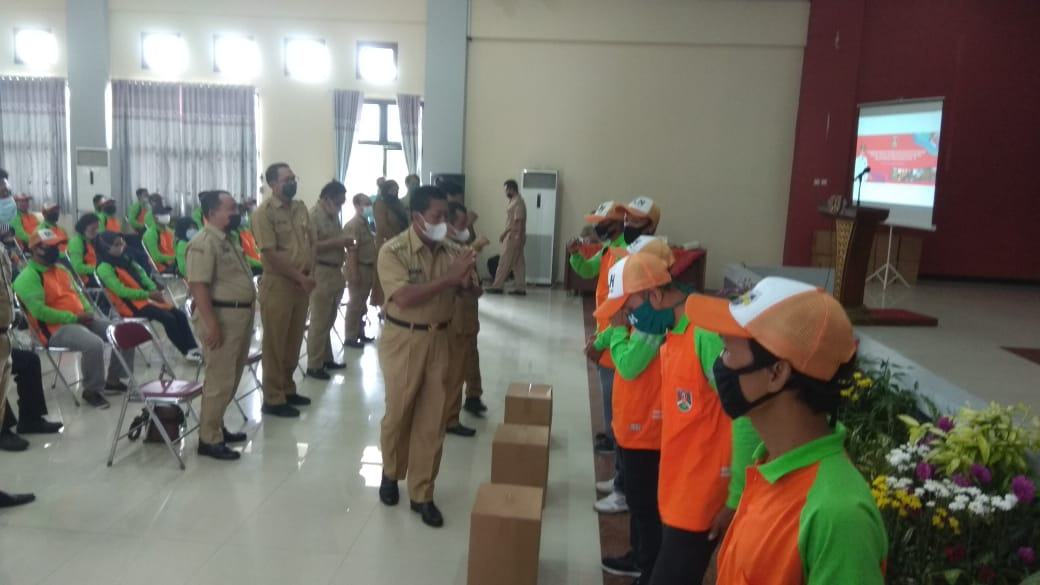 PEMKOT BAGIKAN EXTRA FOODING BAGI TENAGA LAPANGAN