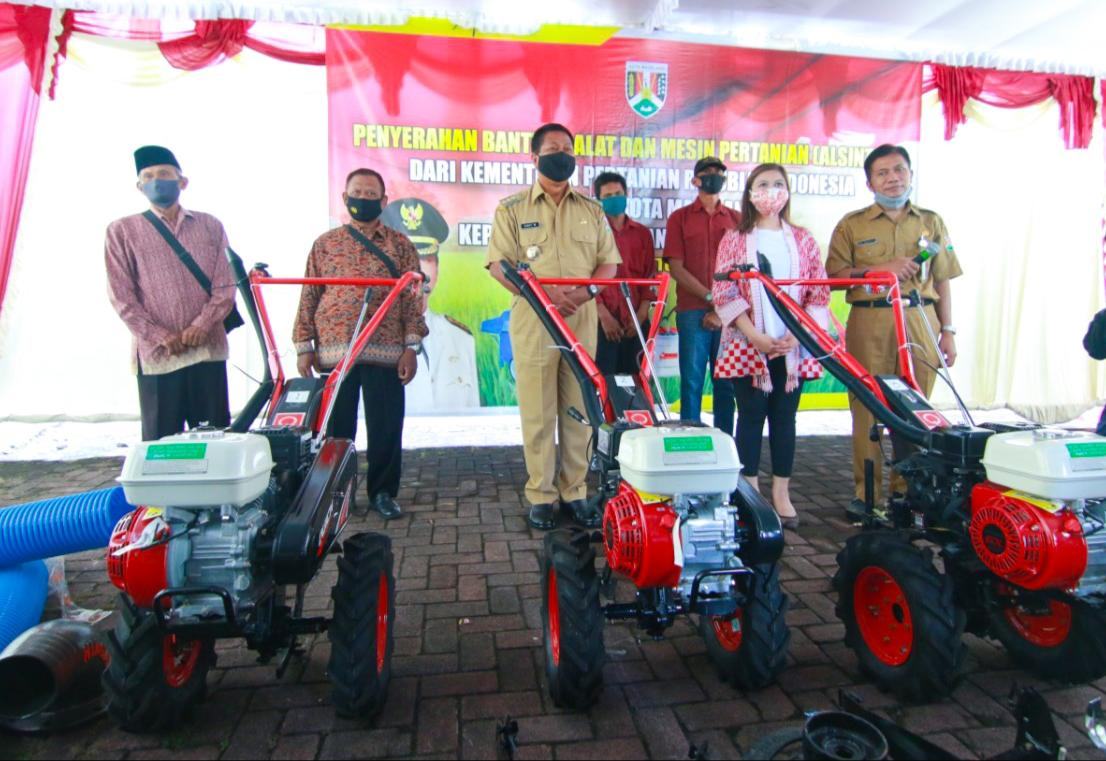 KELOMPOK TANI KOTA MAGELANG TERIMA ALSINTAN UNTUK TINGKATKAN PRODUKTIVITAS