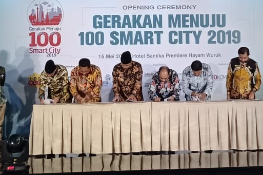 WALIKOTA MAGELANG TEKEN MOU GERAKAN MENUJU 100 SMART CITY