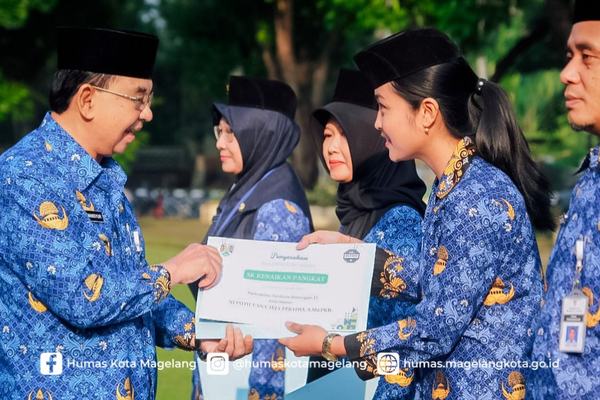 Wakil Wali Kota Magelang Serahkan SK Kenaikan Pangkat 273 PNS