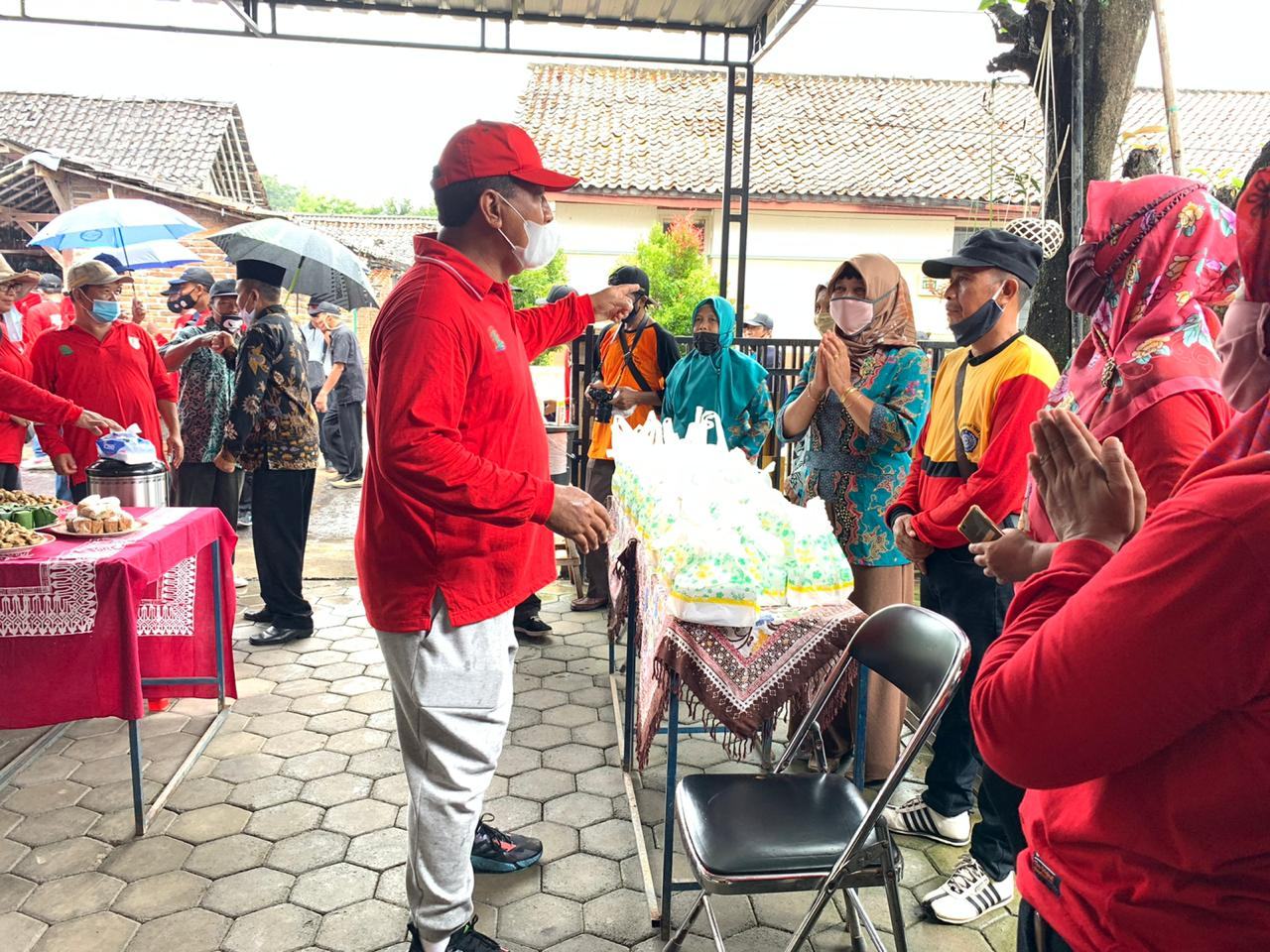 WALI KOTA MAGELANG KEMBALI BLUSUKAN DAN BERIKAN BANTUAN PADA WARGA TERDAMPAK COVID-19