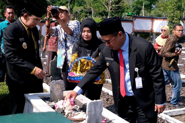 Dokter Aziz : Pahlawan adalah Teladan Kita