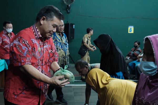 PSMTI Beri Bantuan 3.000 Paket Sembako Untuk Warga Kurang Mampu Terdampak Kenaikan Harga BBM