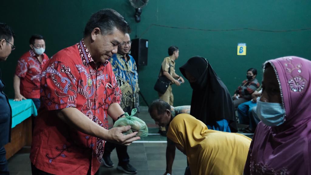 PSMTI Beri Bantuan 3.000 Paket Sembako Untuk Warga Kurang Mampu Terdampak Kenaikan Harga BBM
