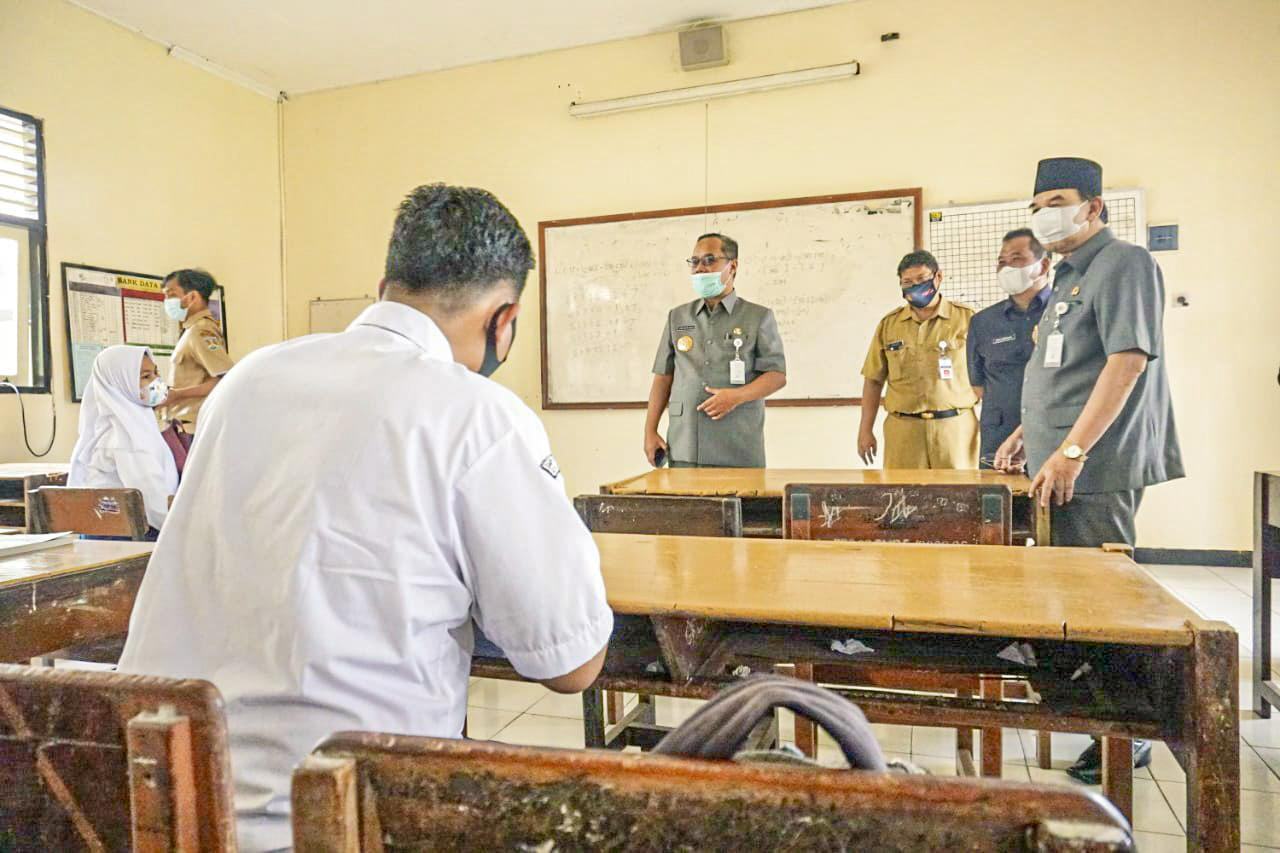 WALI KOTA MAGELANG PASTIKAN PELAKSANAAN UJI COBA PEMBELAJARAN TATAP MUKA BERJALAN BAIK
